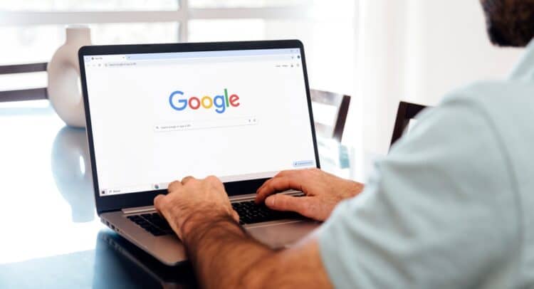 Alphabet (GOOGL) Accused of “Betraying” Small Firms as AI Search Answers Batter Site Traffic and Revenues